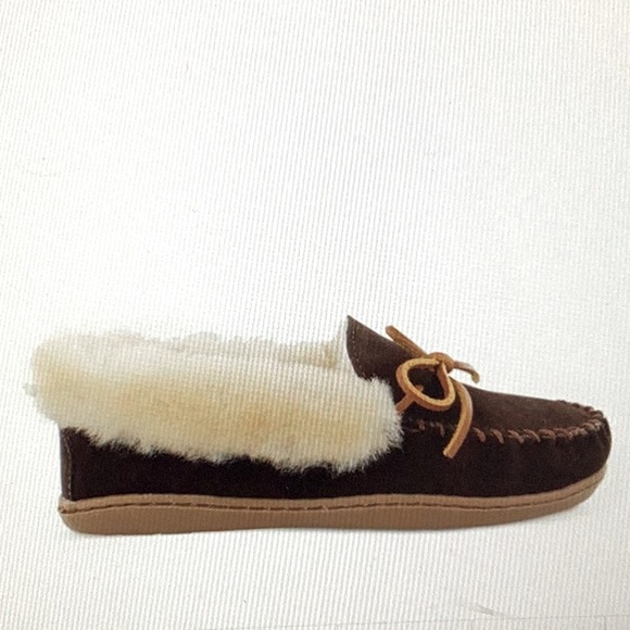 Minnetonka Women’s Alpine Sheepskin Moc Chocolate Size 7 - Picture 1 of 6